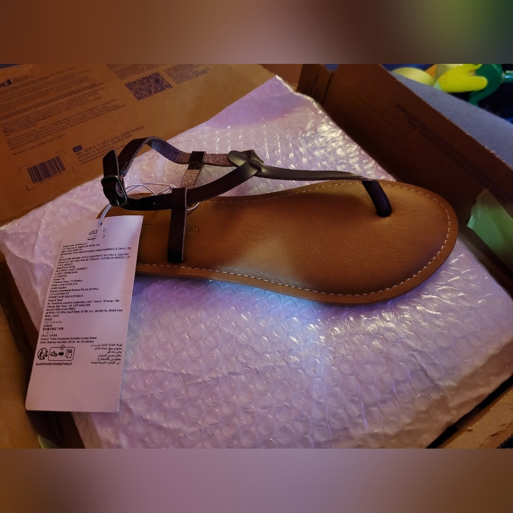 Amazon Essentials Women's Brown Leather Sandals - Size 8